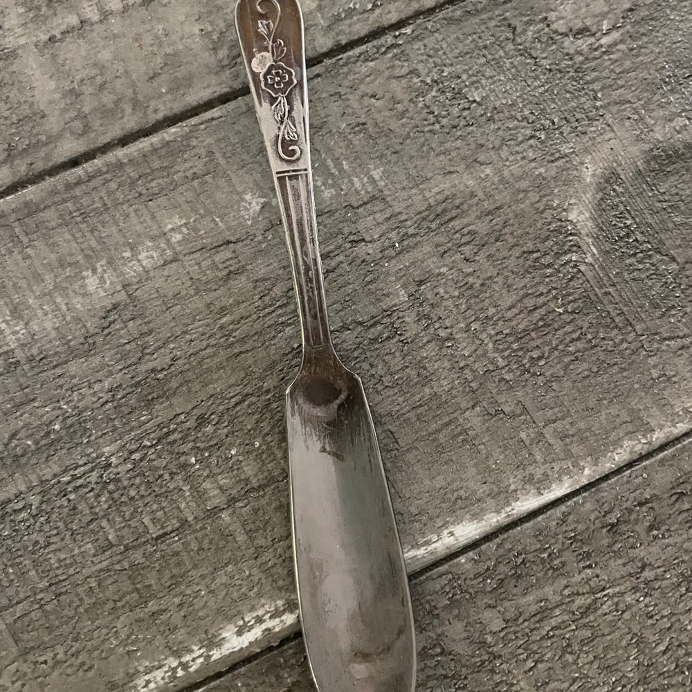 Vintage Butter spreader made in England silver plated/ Queen Anne